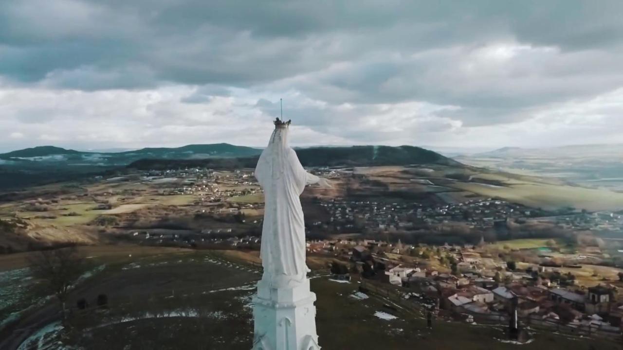 Nid Sous Le Volcan Saint-Sandoux エクステリア 写真